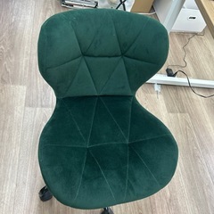 キャスター付きの椅子(緑)の画像
