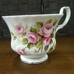 ROYAL ALBERT JUNE 6月 カップ&ソーサー 1客セット ローズ 薔薇 フラワーオブザマンス 金彩 花柄 ロイヤルアルバート 札幌市 新道東店の画像