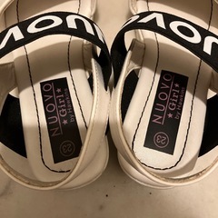 NUOVO girl's 22.5〜23㎝　サンダルの画像
