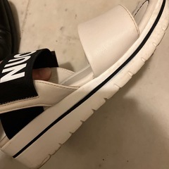 NUOVO girl's 22.5〜23㎝　サンダルの画像