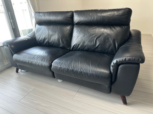 場所を取らないリクライニングソファーUSB付き