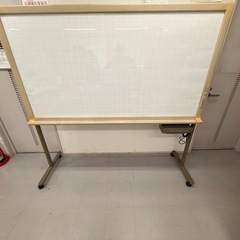 電動送り付きホワイトボードの画像