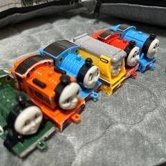 トーマスおもちゃセット12台　トミカなどの画像