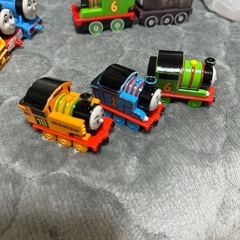 トーマスおもちゃセット12台　トミカなどの画像