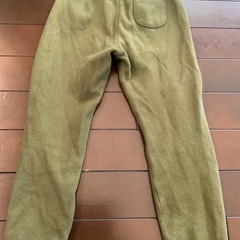 ユニクロ　オリーブグリーン　フリースパンツ　サイズ110センチの画像