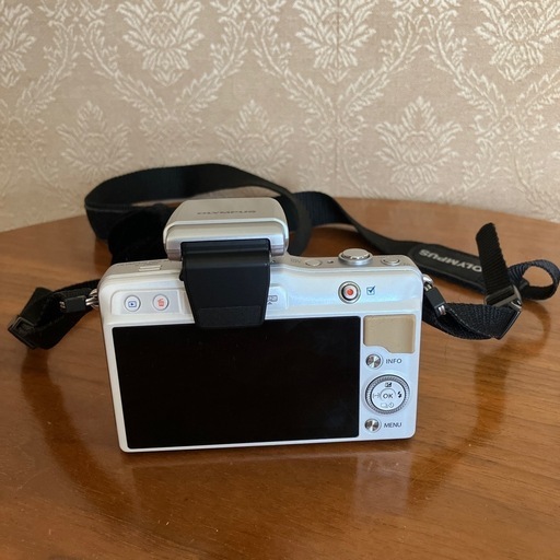 【受渡確定】【美品】 ミラーレス一眼 OLYMPUS PEN mini E-PM2