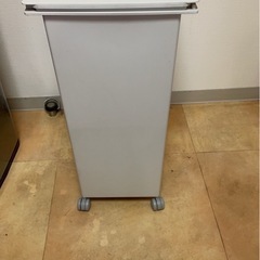 【無料】無印良品 ゴミ箱 キャスター付き の画像