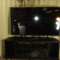 【紋別市発】　シャープ　アクオス　４２型　液晶テレビ　２０２２年製　２T―C42BE1　再生　映像/音声確認　中古品　テレビ台付　店頭渡し　引取り限定の画像