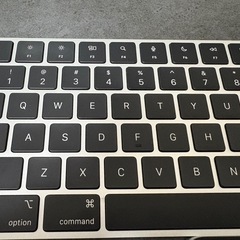 Mac mini、Magic Trackpad、Magic Keyboardの画像