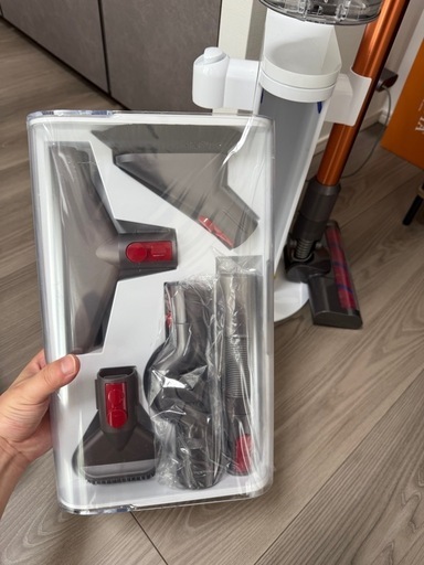 ダイソーSV 12コードレス掃除機／備品付き