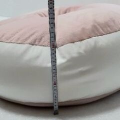 新品未使用　マカロンビーズクッション の画像