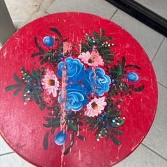 可愛い　赤色　椅子　花柄の画像