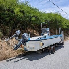 漁船　釣り船　ヤンマー　船外機30馬力　スペアエンジン付き　船台付きの画像