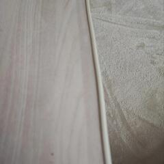 折りたたみテーブルの画像