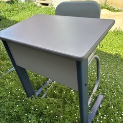 学校の机
の画像