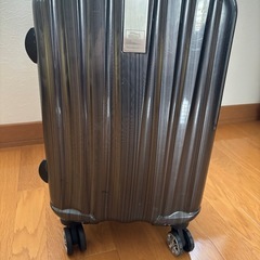 スーツケース
20