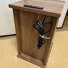 サイドテーブル　ナイトテーブル　2口コンセント付きの画像