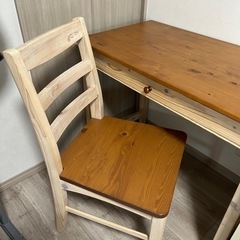 天然木の机と椅子と収納棚のセットの画像