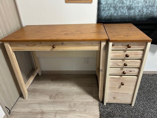 取引中　天然木の机と椅子と収納棚のセット