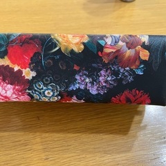 【新品未使用】大きめ　花柄ポーチの画像
