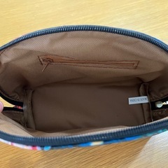 【新品未使用】大きめ　花柄ポーチの画像