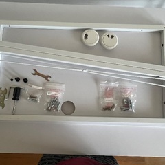 L型パソコン、作業デスクの画像