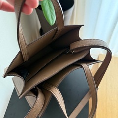【値下げ】 ユニクロ　シールダーバッグ　ベージュの画像