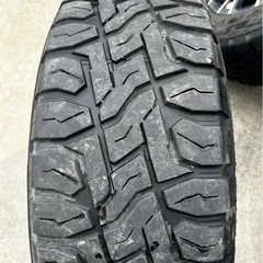 ホイール付きのタイヤの画像
