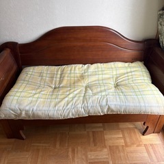 木製カントリーソファーの画像