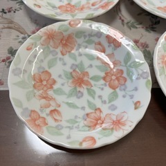 花柄小皿4枚セットの画像