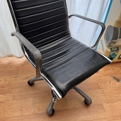 アルミナムチェア　リプロダクトの画像