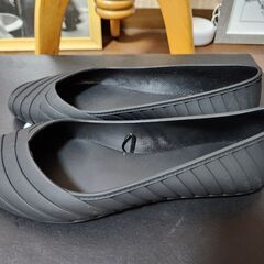 パンプスデザインのすらりレインシューズ。フラットデザインなので歩きやすさ◎！の一足、いかがでしょうか？の画像