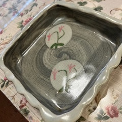 四角い和皿の画像