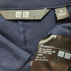 UNIQLO(ユニクロ) 濃紺。ふわっと風を通す柔らか素材半袖ブラウス、いかがでしょうか？の画像