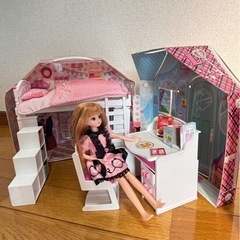値下げしました！リカちゃんとその他キャラクター集合！お部屋セットの画像