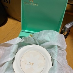 食器5枚の画像