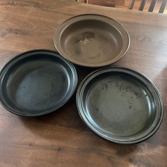 火にかけられる食器の画像