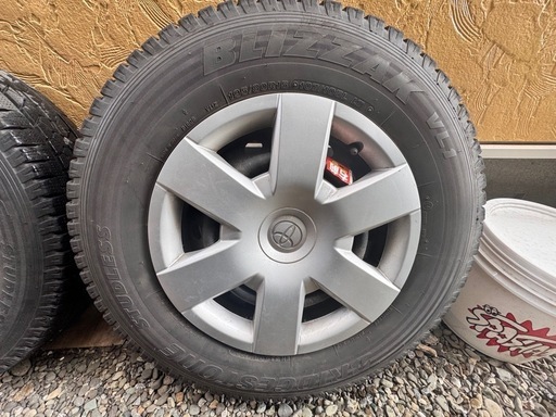 200ハイエース　スタッドレスタイヤ