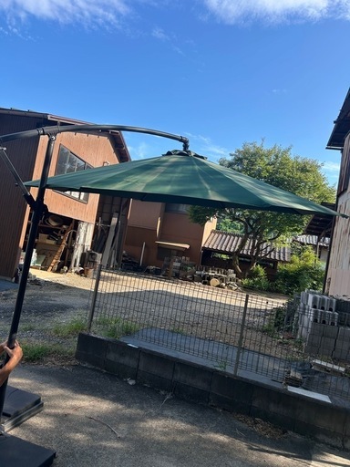 【中古】吊り下げ式ガーデンパラソル 水タンク付き