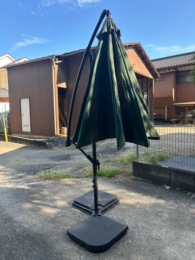 【中古】吊り下げ式ガーデンパラソル 水タンク付き 