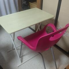 折りたたみテーブルセットの画像
