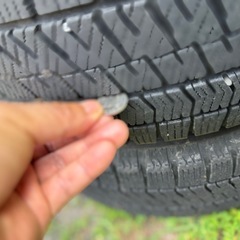 冬用タイヤ 215/60R16の画像