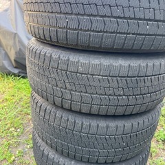 冬用タイヤ 215/60R16の画像