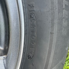 冬用タイヤ 215/60R16の画像