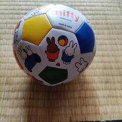 ミッフィーふんわりサッカーボールの画像