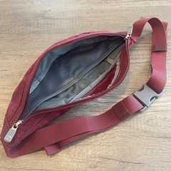 THE NORTH FACE ノースフェイス　ボディバッグ えんじ色 バーガンディの画像