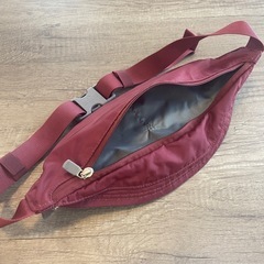 THE NORTH FACE ノースフェイス　ボディバッグ えんじ色 バーガンディの画像