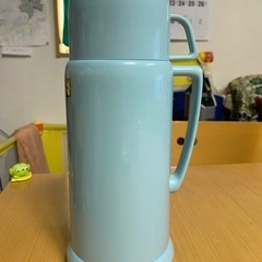 7    未使用　レトロ　カップ型蓋の水筒(650cc) の画像