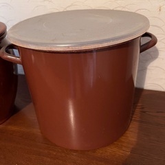 ホーロー鍋　保存容器　梅干しの画像