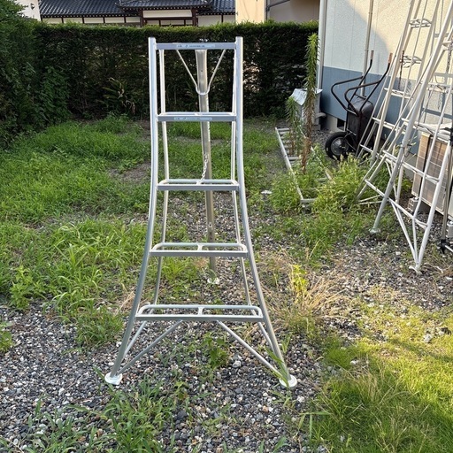 ハセガワ製園芸三脚　5尺（未使用）